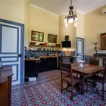 게스트하우스 De La Riviere 4*