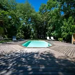 게스트하우스 De La Riviere 4*