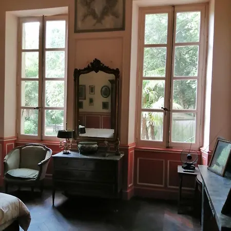 Casa de hóspedes De La Rivière 4*